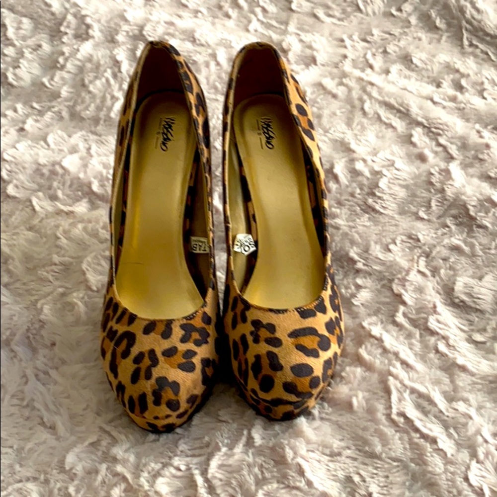 Mossimo leopard heels